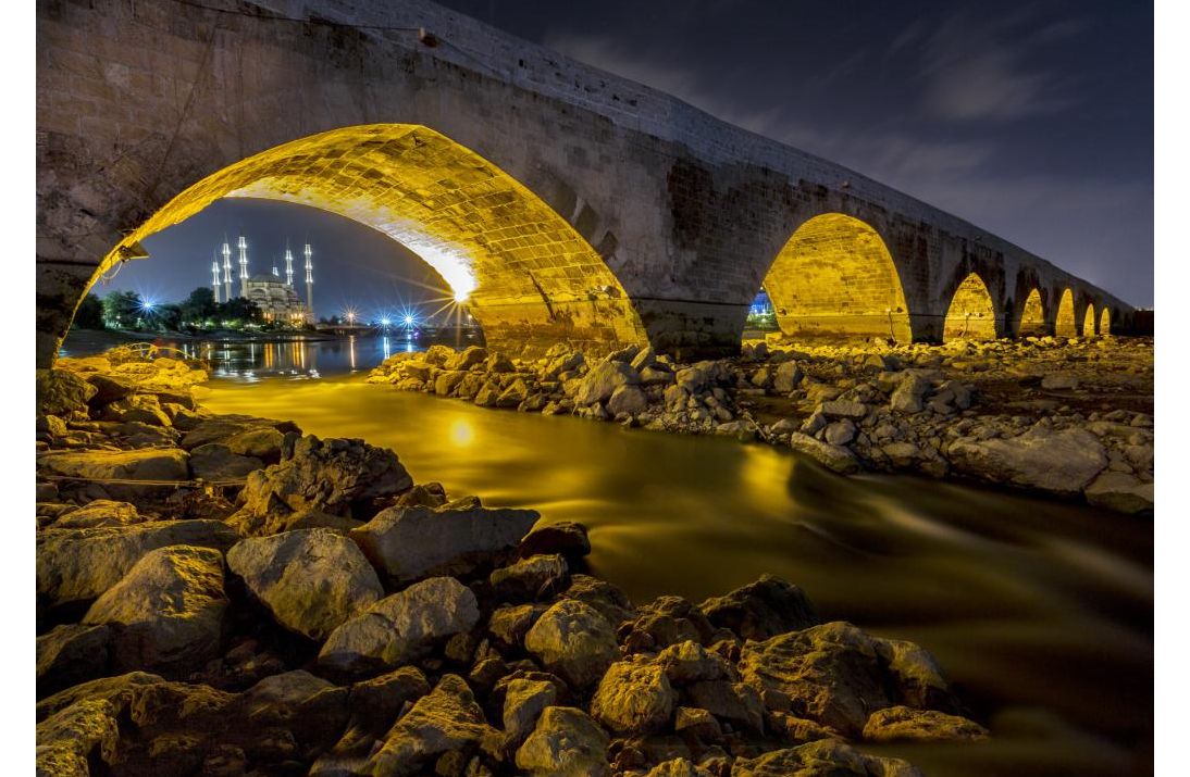 الجسر الحجري